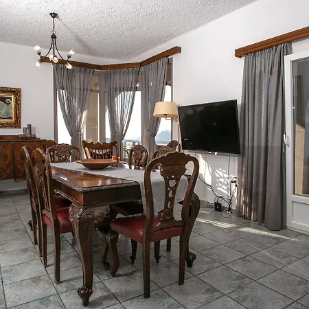 Anna With Panoramic Sea Views *